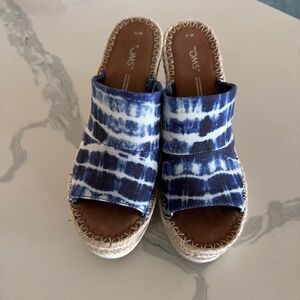 TOMS, 7.5, blue and white wedge